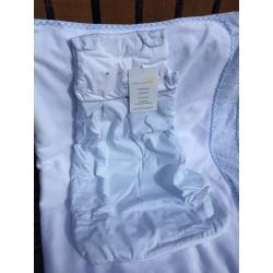 Laura Ashley sleeping bag 0-6 months and matching cot bumper