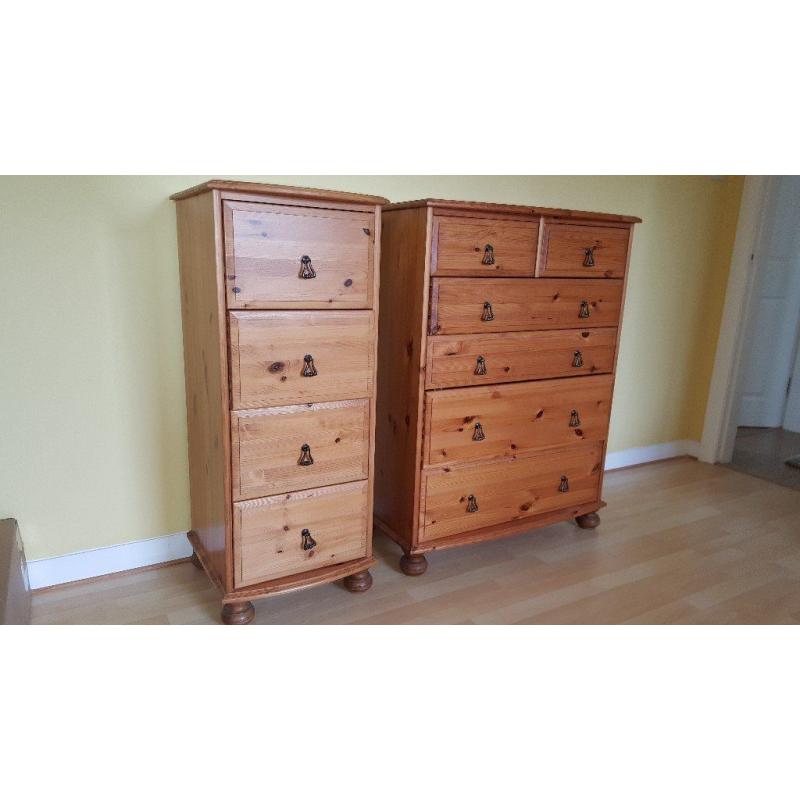 Pine chests of drawers