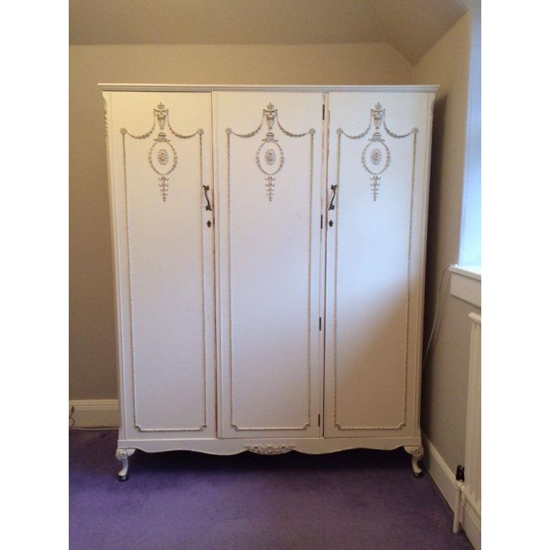 White period wardrobe size 1.50m long 0.55m deep and 1.90m high