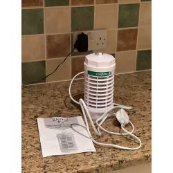 Electric flying insect killer
