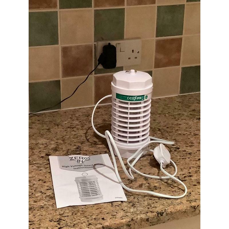 Electric flying insect killer