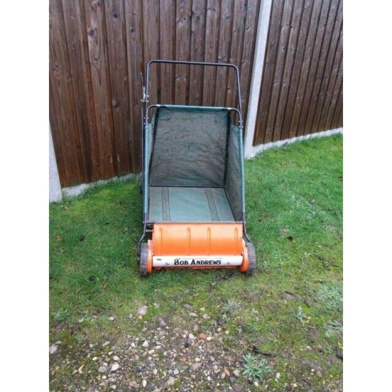 HAND PROPELLED LAWN RAKE