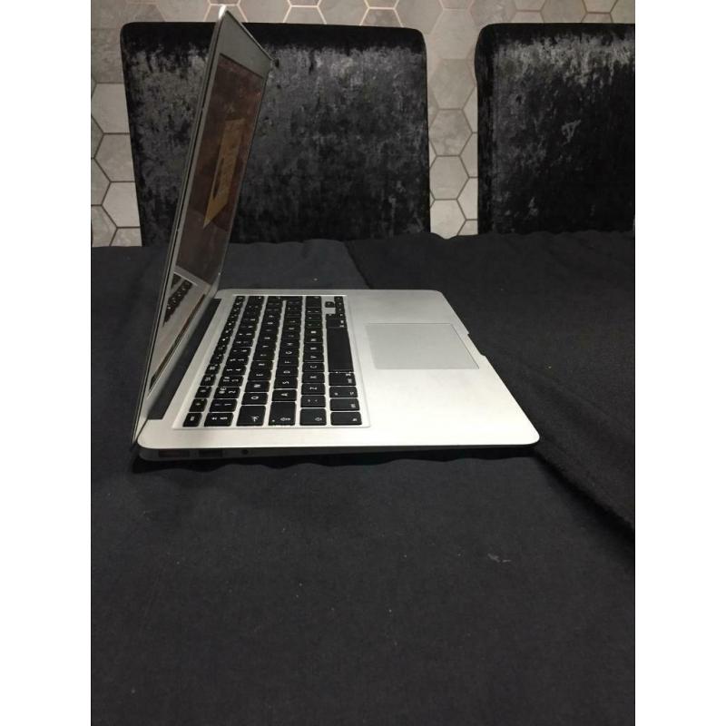 Apple MacBook Air 13? 4gb ram i5