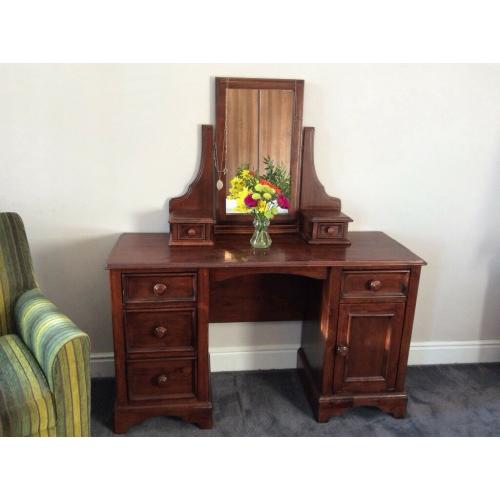 Beautiful Willis & Gambier Dressing Table with Matching Mirror