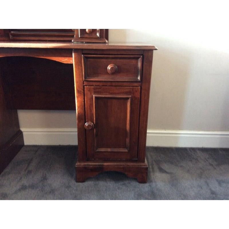 Beautiful Willis & Gambier Dressing Table with Matching Mirror