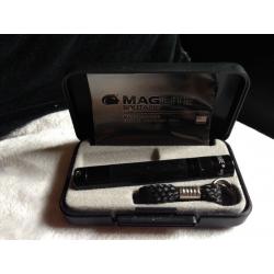 MINI MAG LITE SOLITAIRE. NEW IN HARD CASE NEEDS AAA BATTERY.