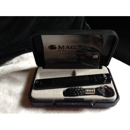 MINI MAG LITE SOLITAIRE. NEW IN HARD CASE NEEDS AAA BATTERY.