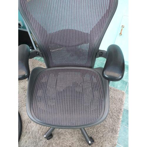 Herman Miller aeron size b