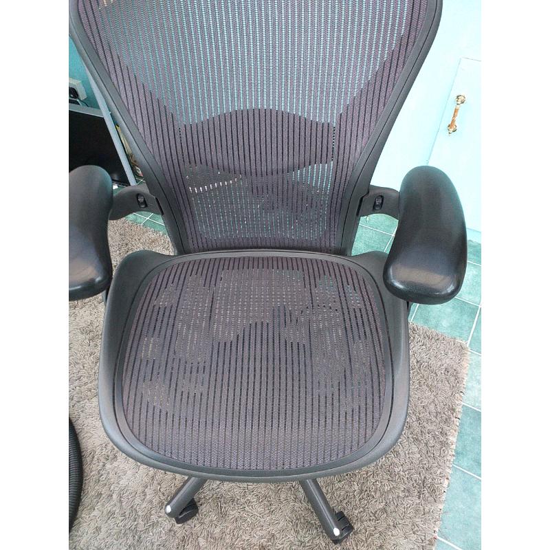 Herman Miller aeron size b