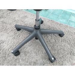 Herman Miller aeron size b
