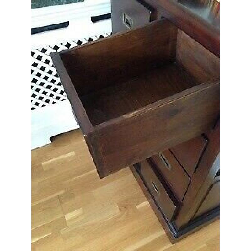 Chest of drawer