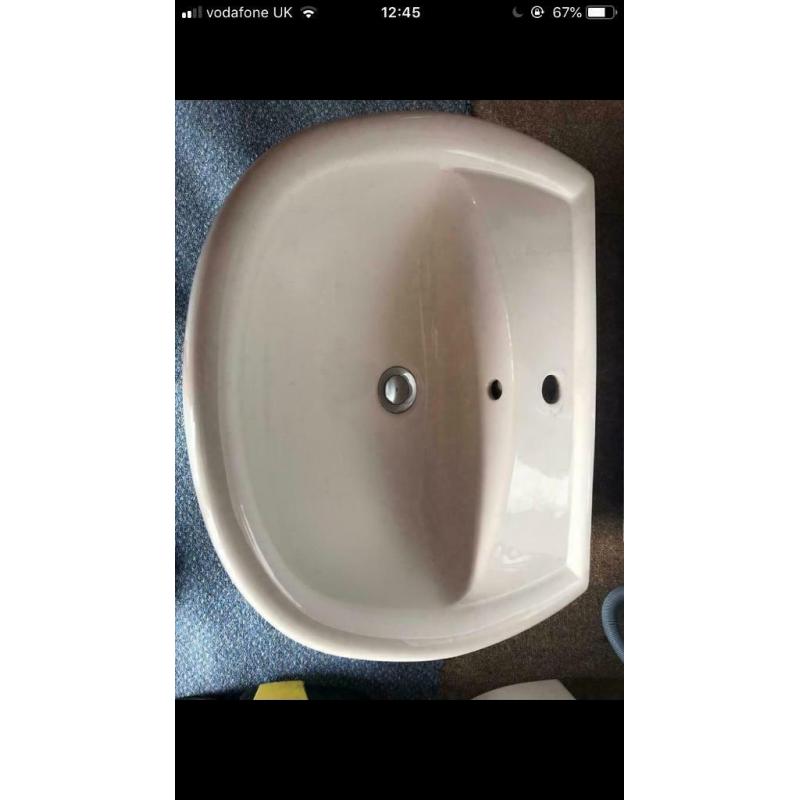Villeroy & Boch sink & pedestal