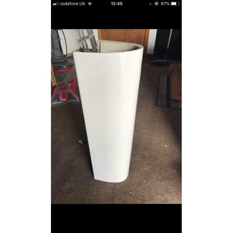 Villeroy & Boch sink & pedestal