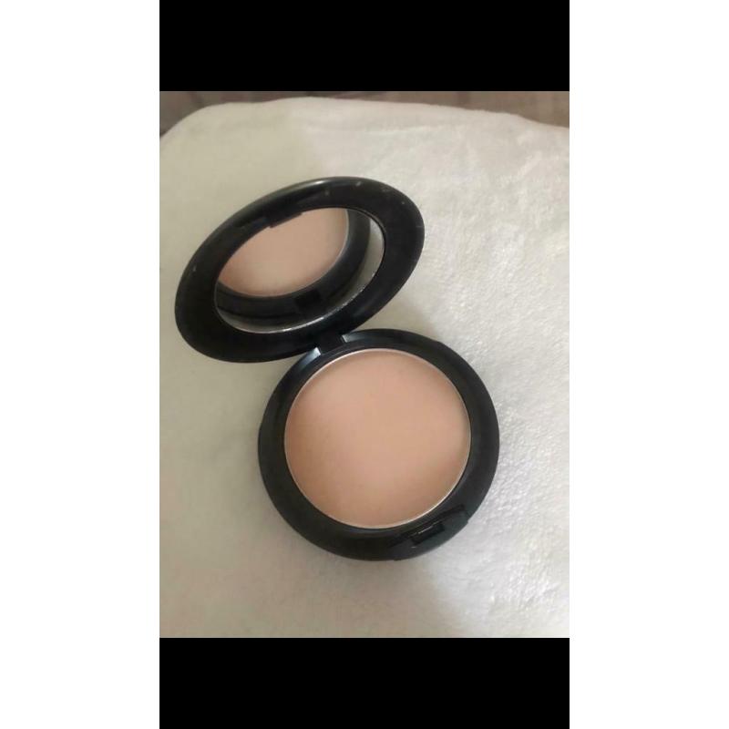 Brand new in wrapper Mac foundation powder
