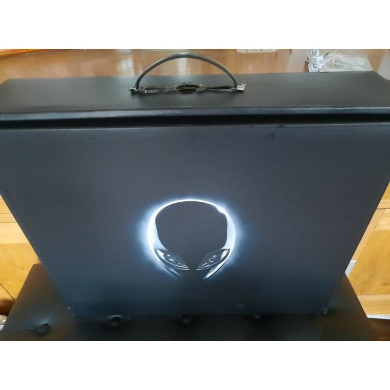 Alienware 17 R4 Gaming Laptop in box i7-7700HQ/16GB ram/120GB SSD+1TB HDD/GTX1070 8GB