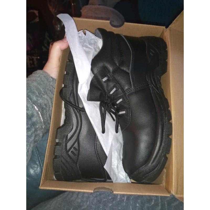 Size 7 steel toe cap boots