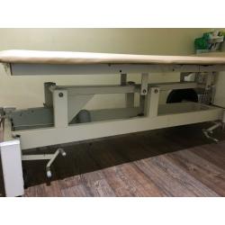 Massage table (electric)