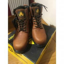 Safety boots! Size 7