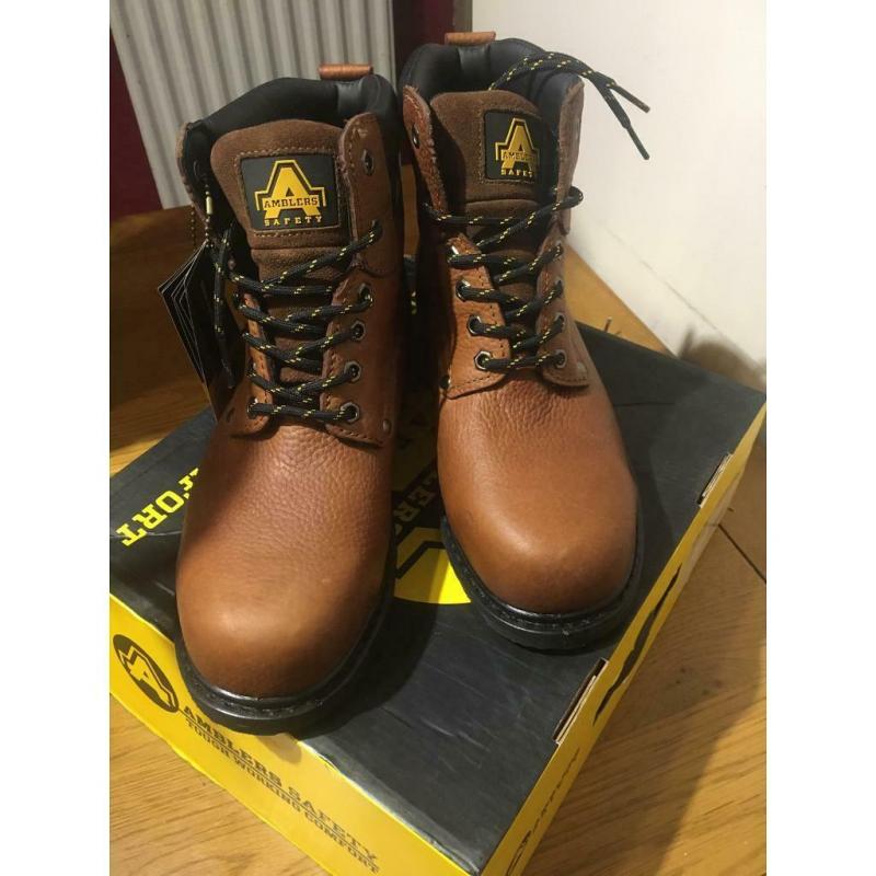 Safety boots! Size 7