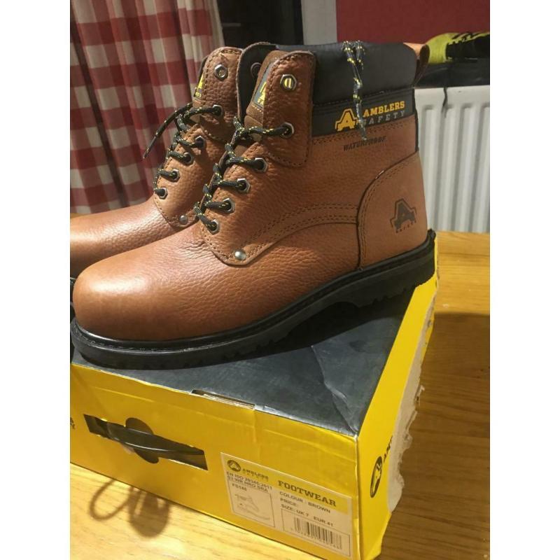Safety boots! Size 7