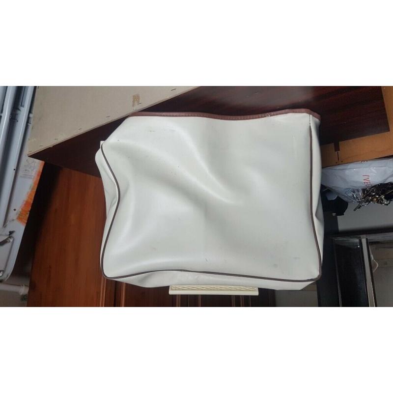 New home cream colour sewing machine ?40