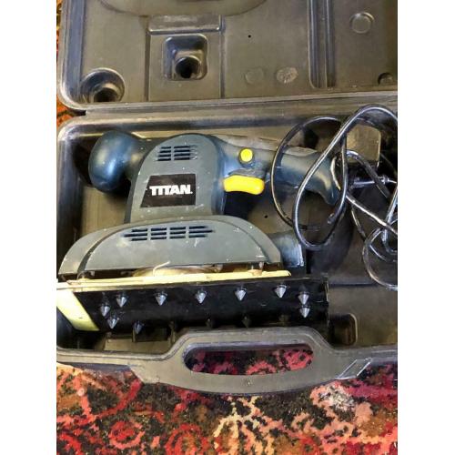 Titan 1/2 sheet orbital sander with case