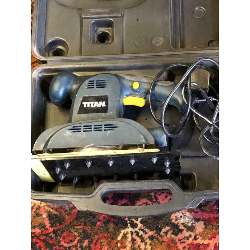 Titan 1/2 sheet orbital sander with case