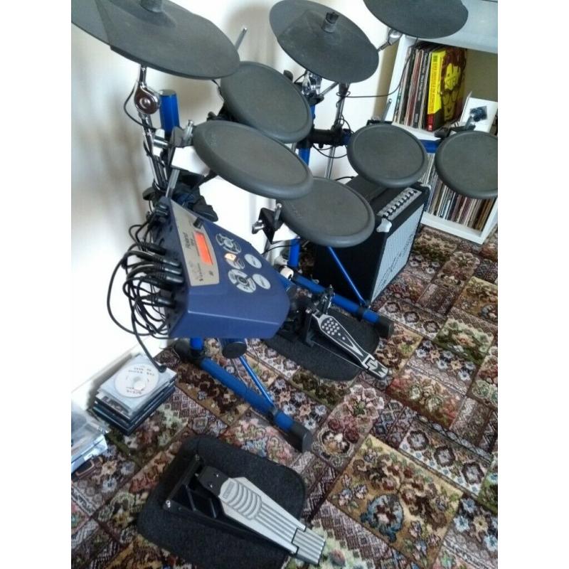 Roland TD6 V drums with Stagg amp