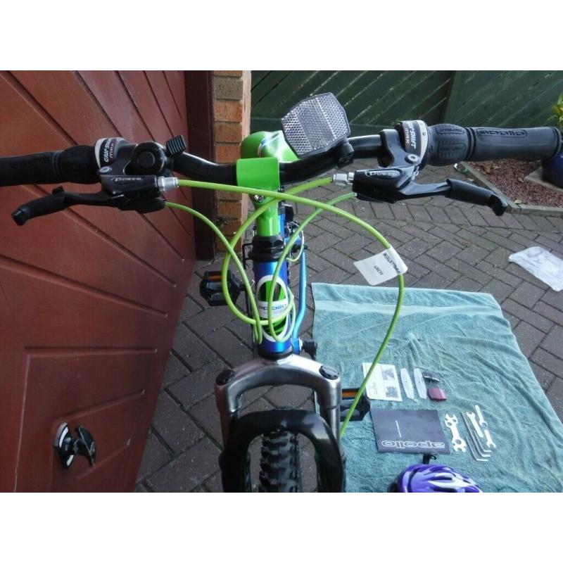 Apollo Interzone Boys or Girls Mountain Bike