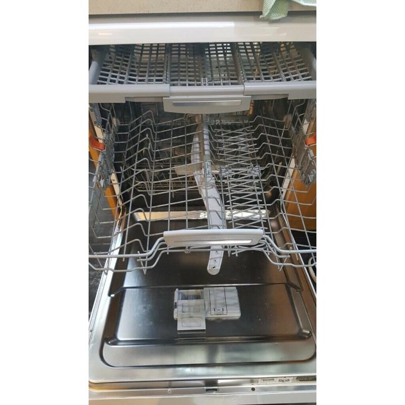 Hot point dishwasher