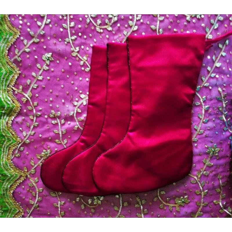NEW SET 3 FESTIVE CHRISTMAS STOCKINGS Plus CHRISTMAS TREE SKIRT Red Gold Satin Embroidery Bead Braid
