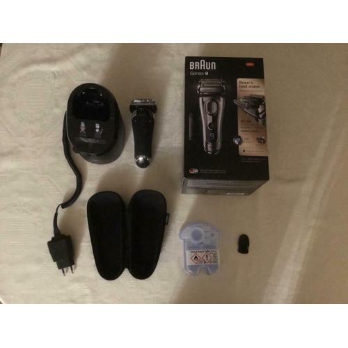 BRAUN SHAVER.