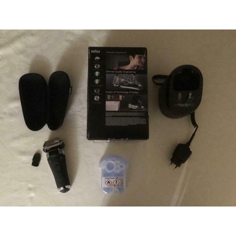 BRAUN SHAVER.