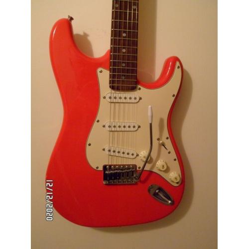 **FENDER SQUIER AND NEW FENDER PADDED BAG **