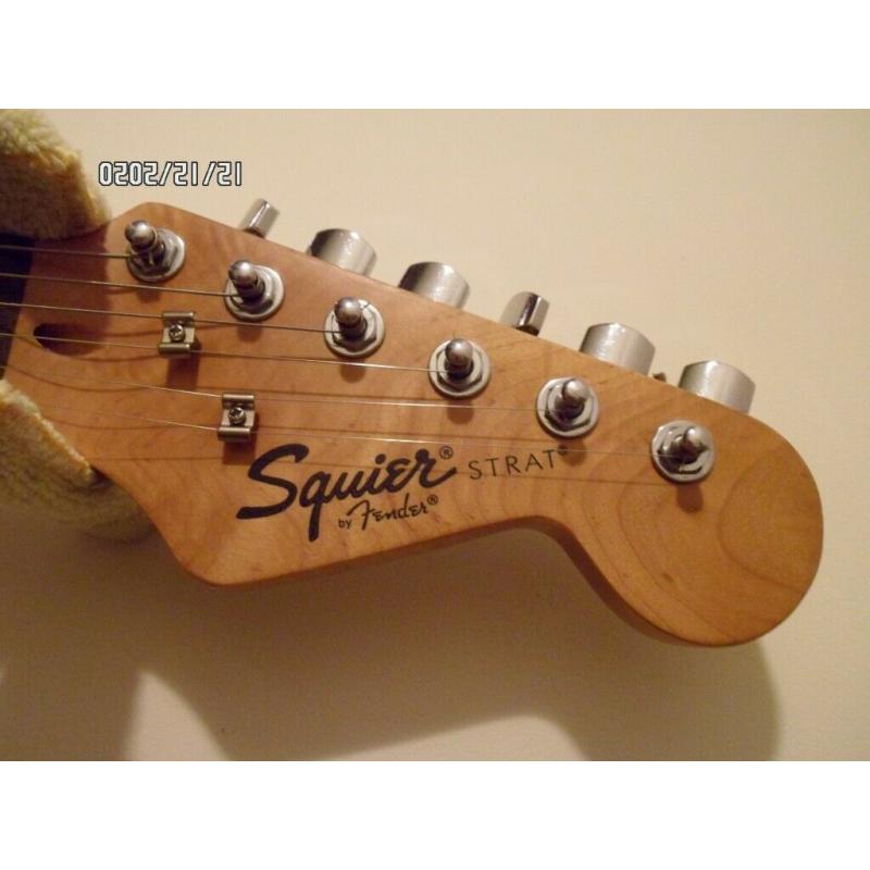 **FENDER SQUIER AND NEW FENDER PADDED BAG **