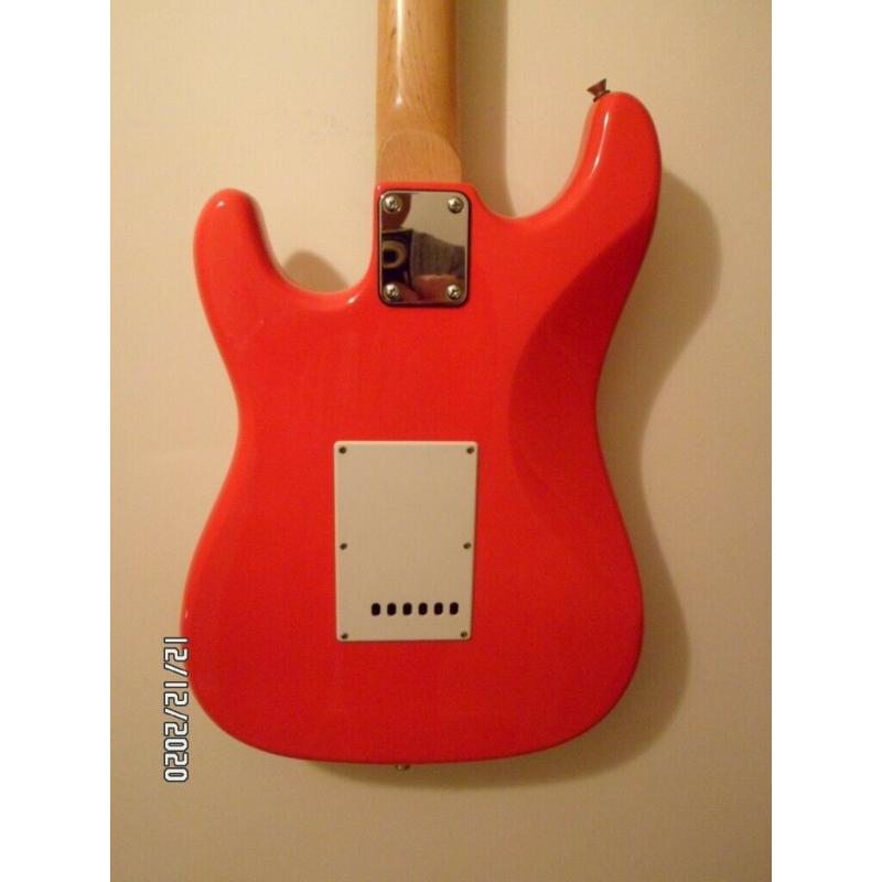 **FENDER SQUIER AND NEW FENDER PADDED BAG **