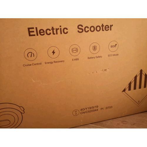 Electric scooter xiomi m365 white.