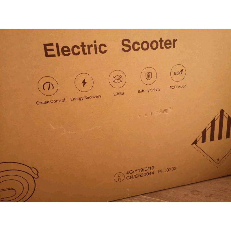 Electric scooter xiomi m365 white.