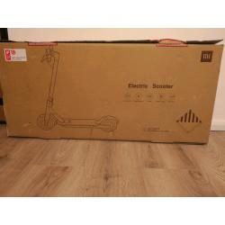 Electric scooter xiomi m365 white.