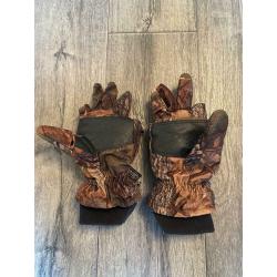 Winter fishing gloves