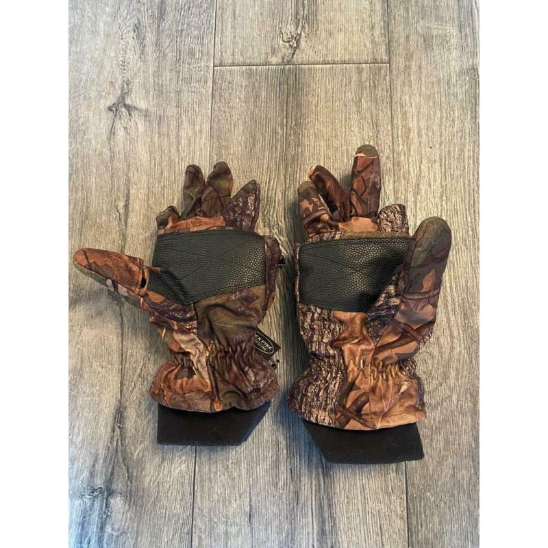Winter fishing gloves