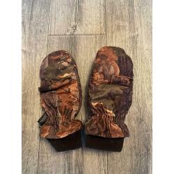 Winter fishing gloves
