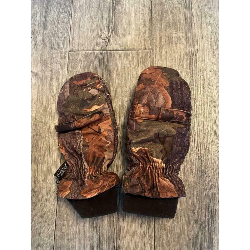 Winter fishing gloves