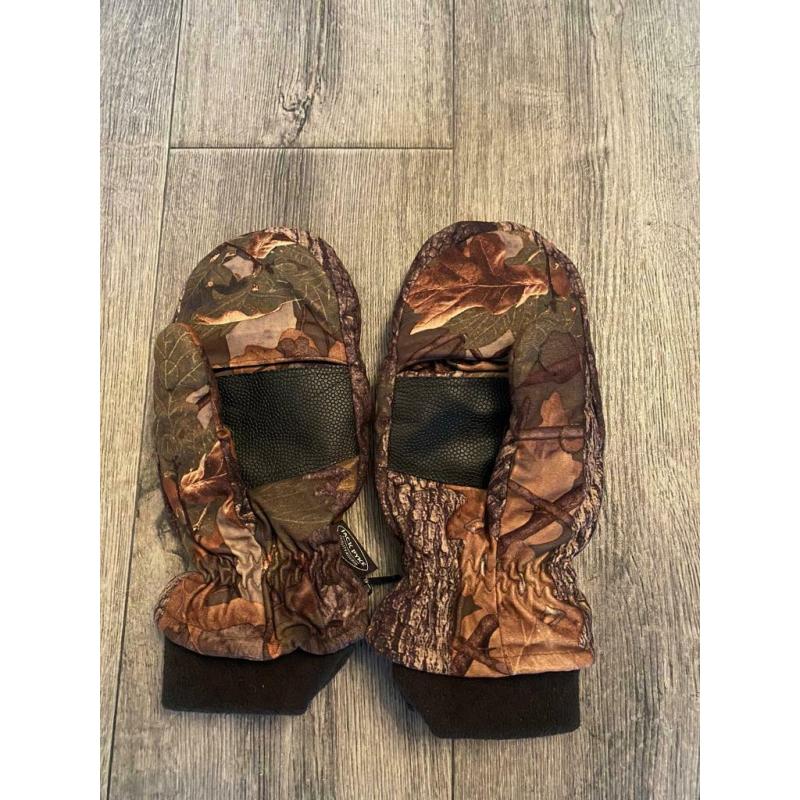 Winter fishing gloves