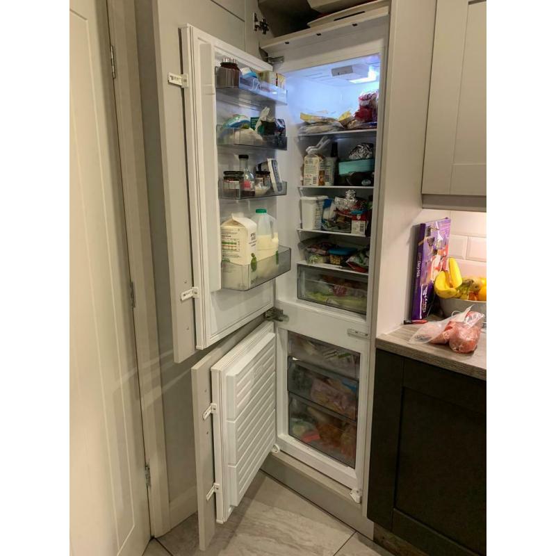 Normende Integrated fridge freezer