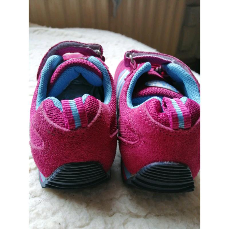 Girls trainers