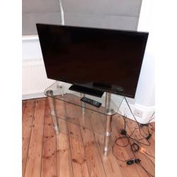 32in digital colour TV and TV stand
