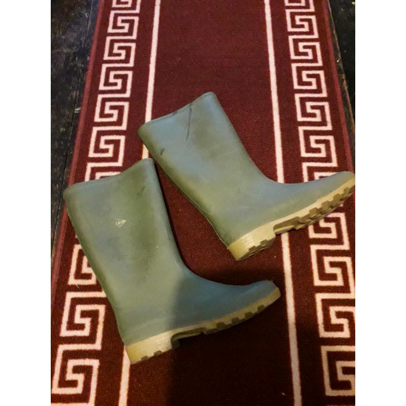 Boys dunlop Wellies size 6