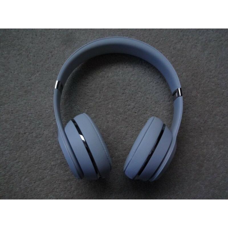 beats solo 3 headphones colour silver