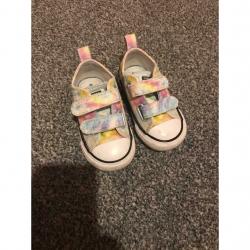 Toddler/girls converse size 5 pumps